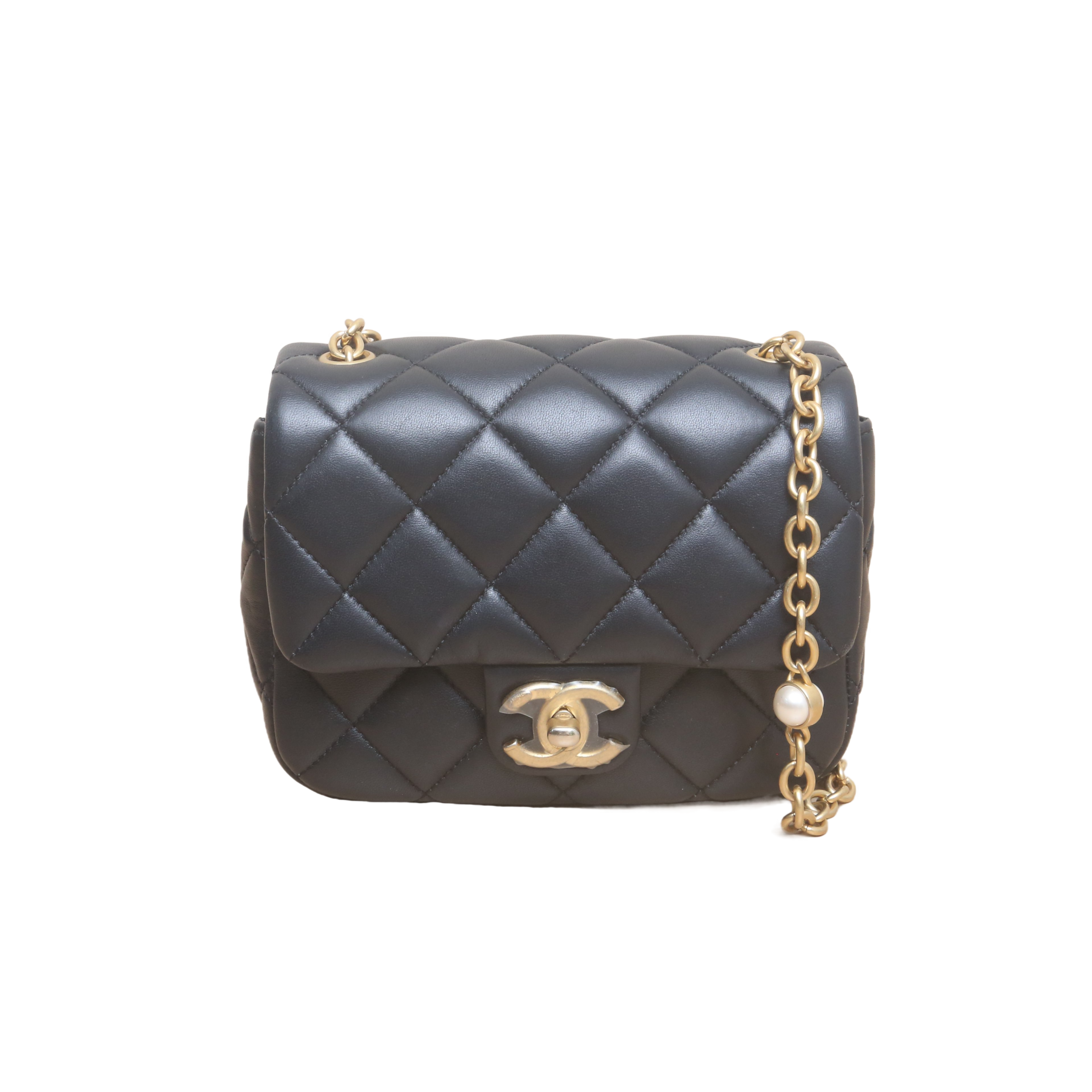 CHANEL 23S Heart Turnlock Flap Bag in Leather
