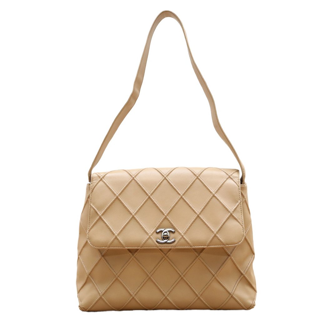 CHANEL Kelly Shoulder Bag in Leather