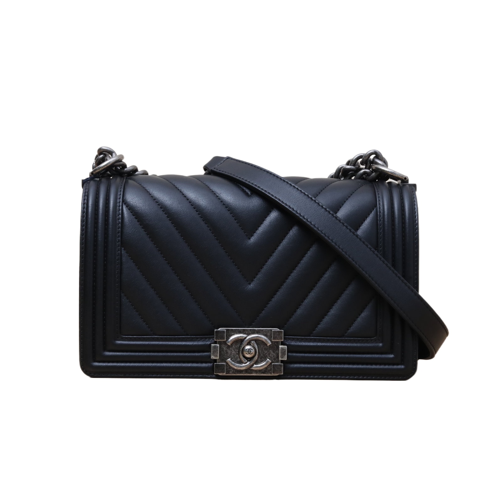 CHANEL Le Boy Medium 25cm in Leather