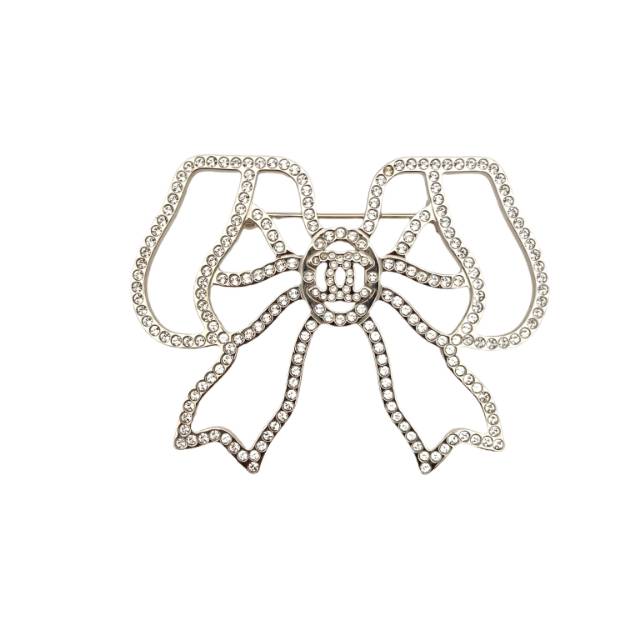 CHANEL 18P BOW BROOCH WITH CRYSTALS ALLOY
