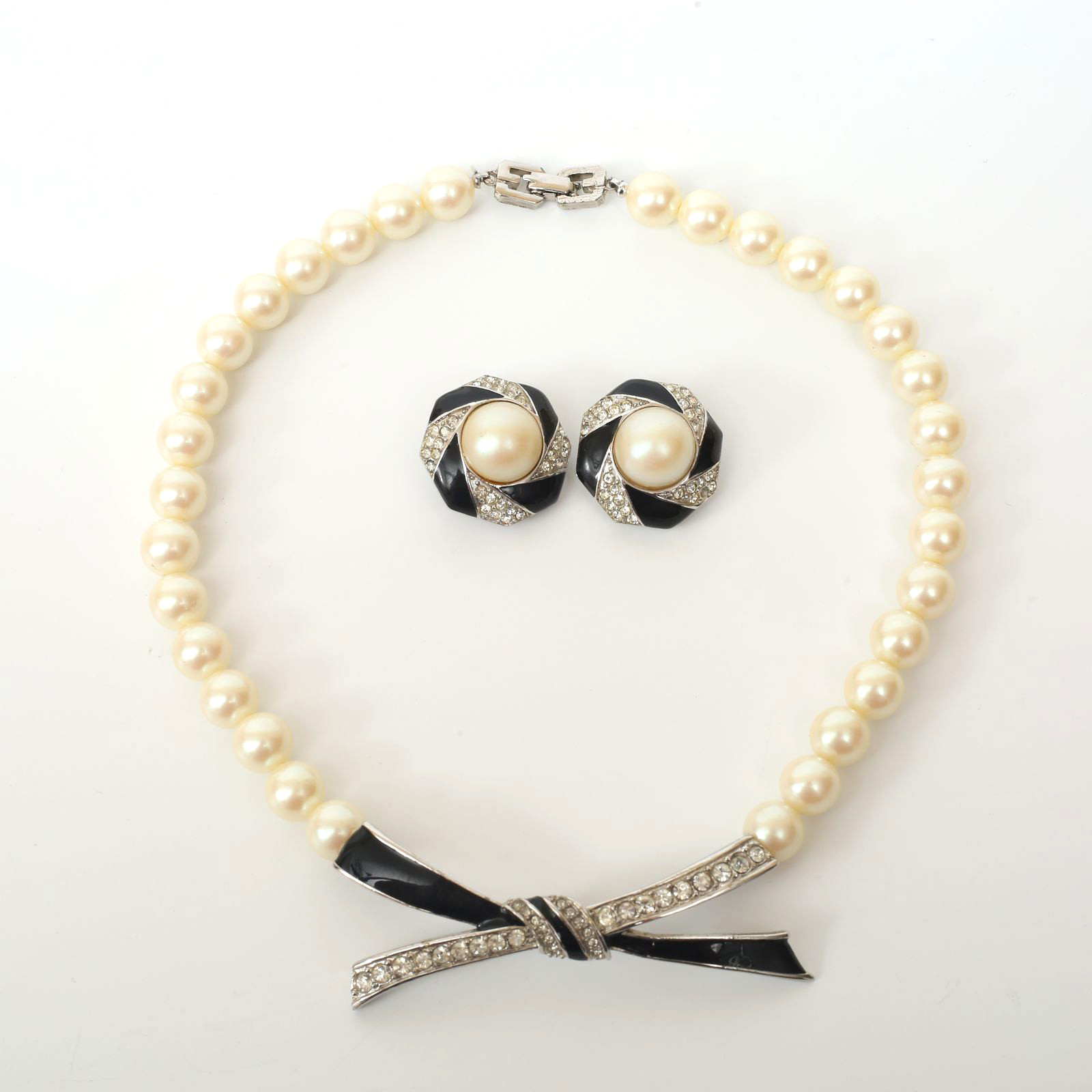 GIVENCHY Vintage Pearl & Enamel Bracelet Set