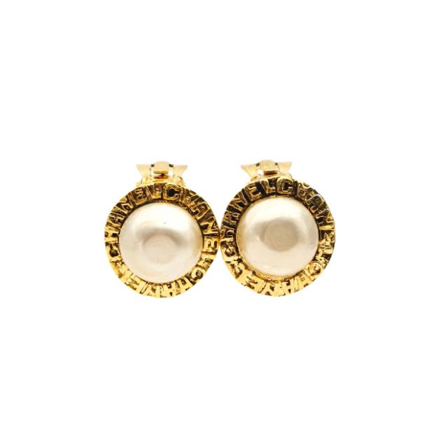 CHANEL Vintage Pearl Earrings
