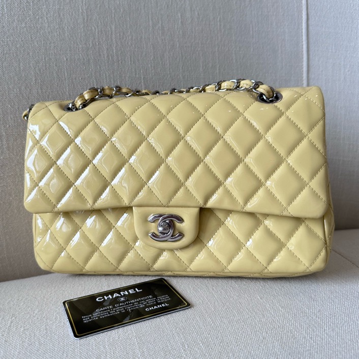 CHANEL Classic Flap Medium Handbag