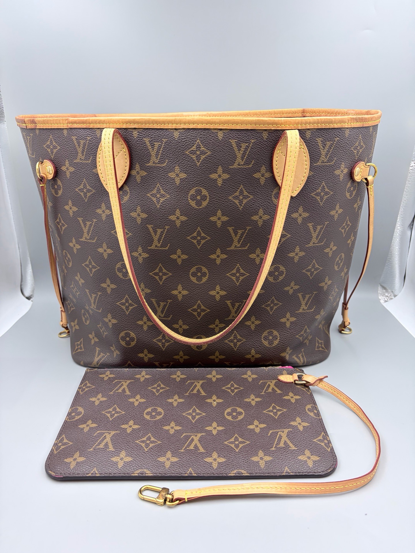 LOUIS VUITTON Neverfull MM Handbag